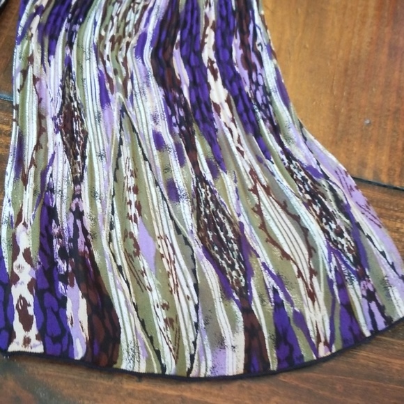 ❤New Direction Accordion Style Material Top - Picture 5 of 6